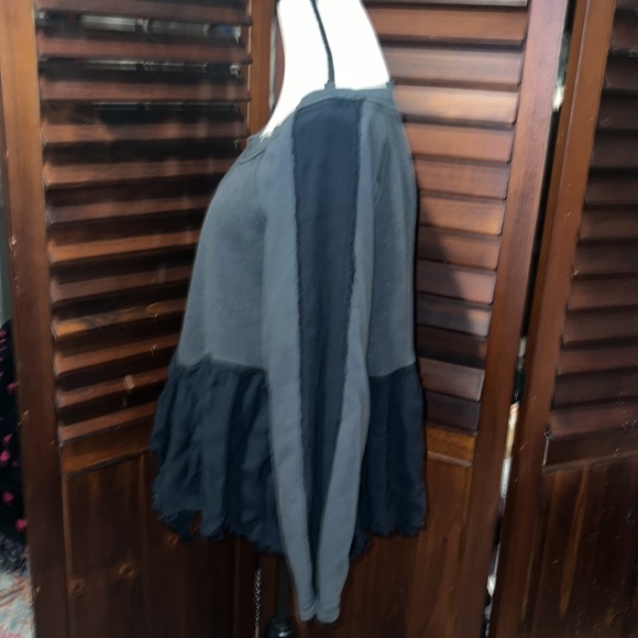 EUC FREE PEOPLE black ruffle moon dust sweatshirt in excellent condition sz S! - Picture 6 of 7